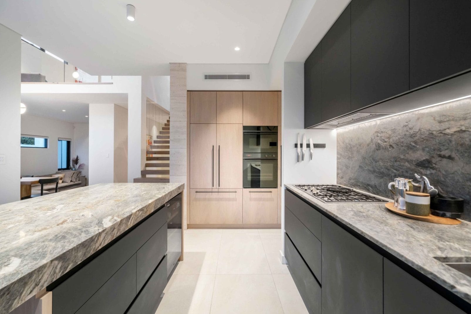 Gabriel Grey Distinctive Homes Elizabeth Parker Design Finesspropertyphotograph 9 low scaled